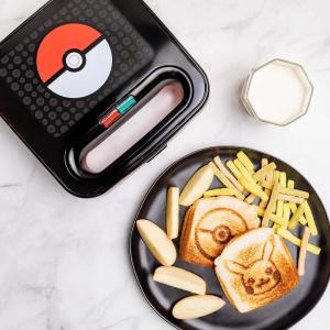 Uncanny Brands Peanuts Grilled Cheese Maker – Make Snoopy and Woodstock Sandwiches – Kitchen Appliance(Pokémon Poké Ball)